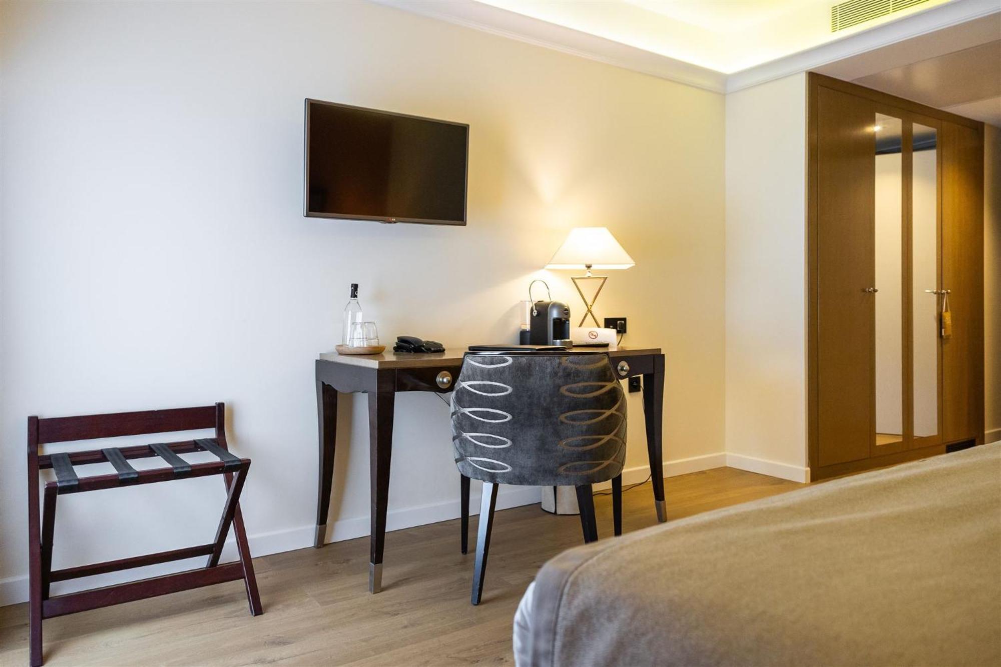 Hotel Des Gouverneurs Bastia  Zewnętrze zdjęcie